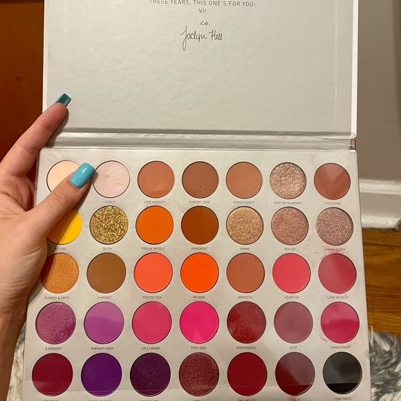 Jaclyn Hill Volume II Palette - Picture 2 of 3